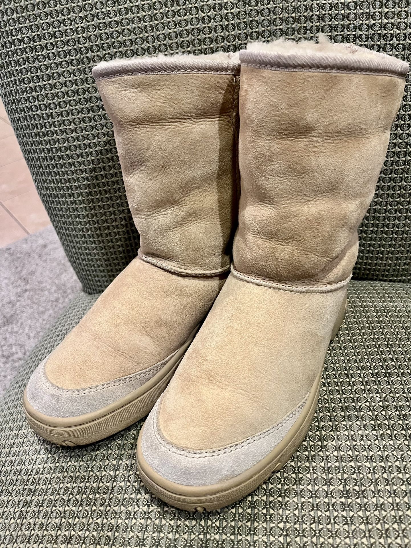 UGG Australia Ultimate Short- Mid Calf Boots- Women’s Size 6