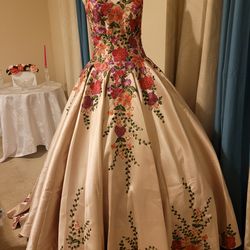 Mary's Bridal/Quinceanera La Rina Strapless Gown  Floral Applique Size 8