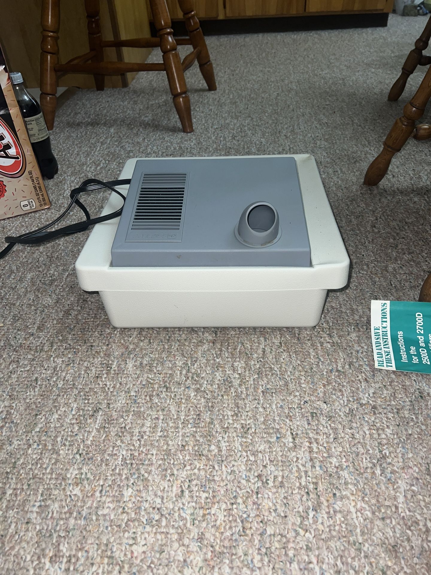 VTG  DeVilbiss Cool Mist Humidifier  Model 2700  2 Gal , Org Box ,Manual, filter. Bid is damaged & small dent on rear of humidifier - see pics