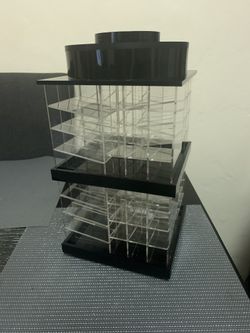 Lipstick storage
