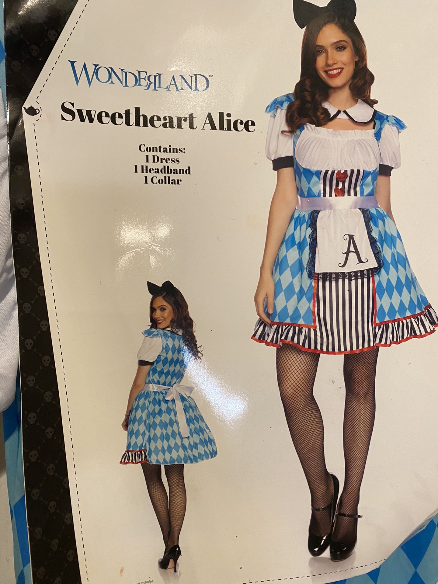 Selling a new Woman’s costume