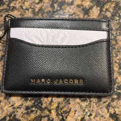 Marc Jacob’s M0016997 Black with Gold Hardware Daily Card Woman’s Pebbled Leather Case 