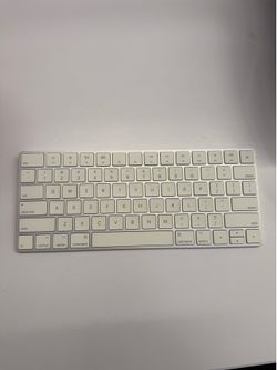 LIKE NEW APPLE KEYBOARD