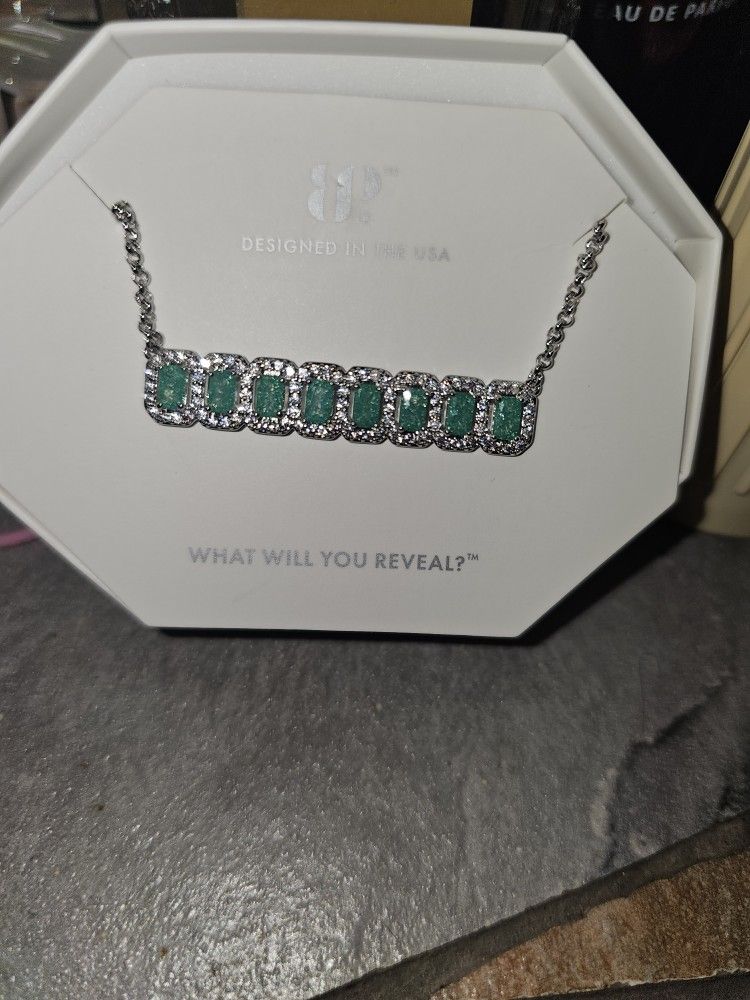 Bomb Party Emarald Ice Necklace