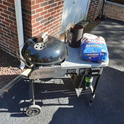 PROFORMER  ...WEBER 22" Kettle Grill  Table Model 