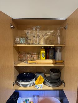 Kitchenware Moving Sale – Plates, Bowls, Glassware & Containers