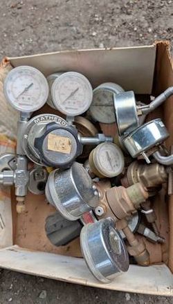 Assorted Pressure Regulators & Gauges -Matheson, Gas Regulators