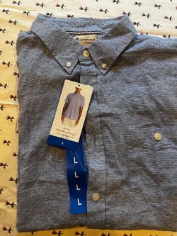 Men’s Large shortsleeved shirt