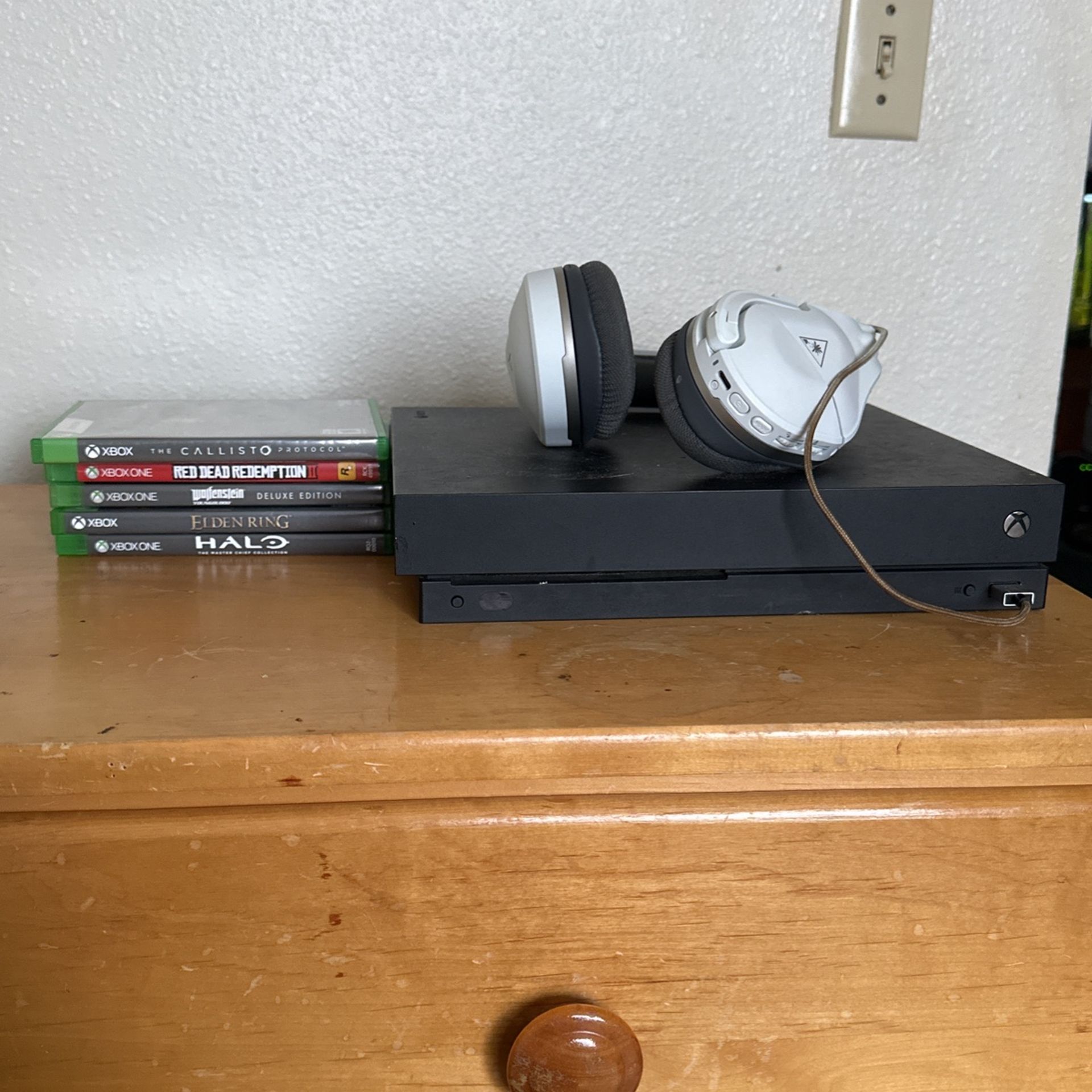 Used Xbox 1, Turtle Beach Head Set, 5 Games