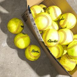 Softballs  🥎