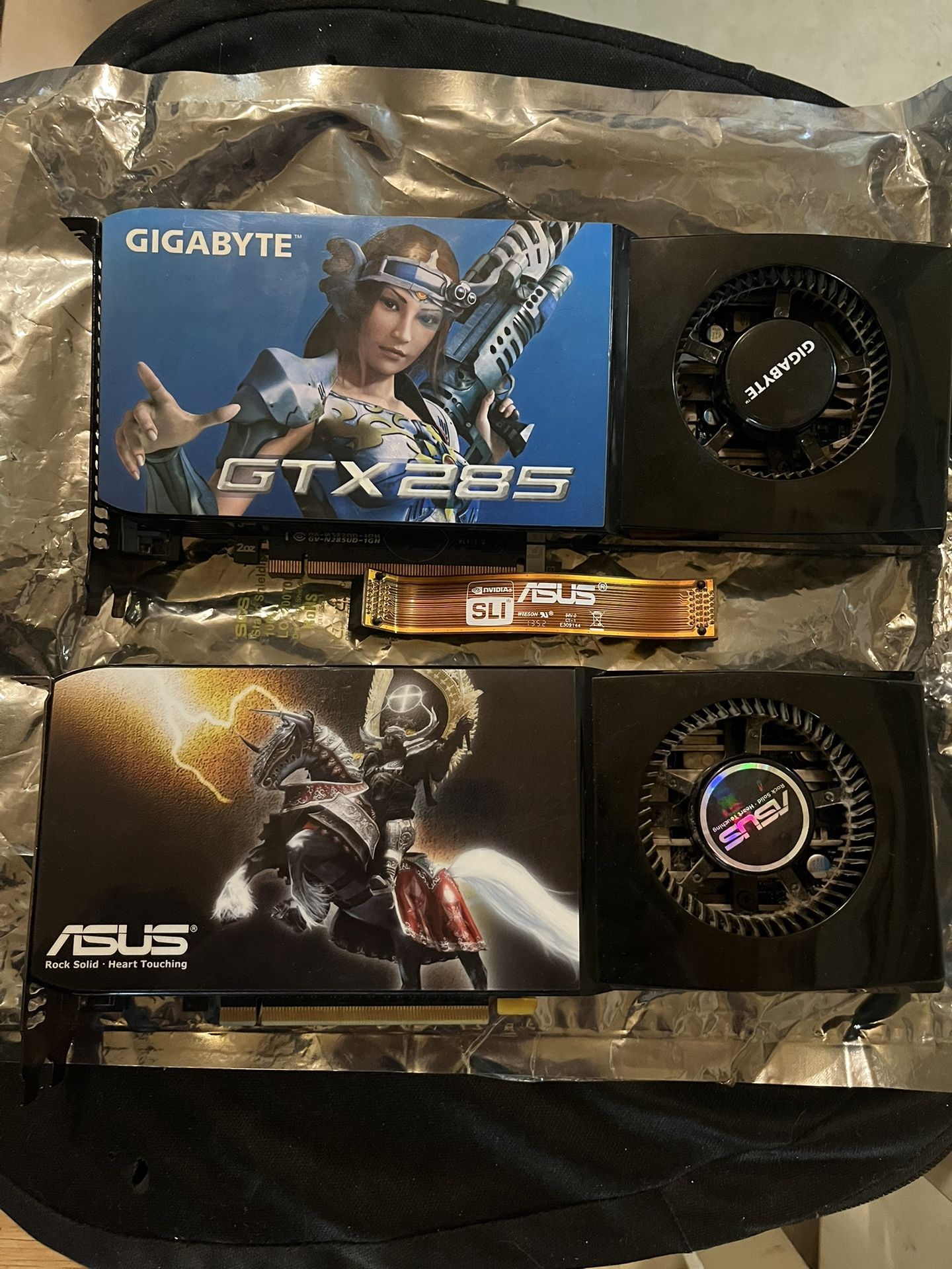ASUS GTX 285 Ultimate + GIGABYTE GeForce GTX 285 Graphics Cards With SLI Cable Bundle