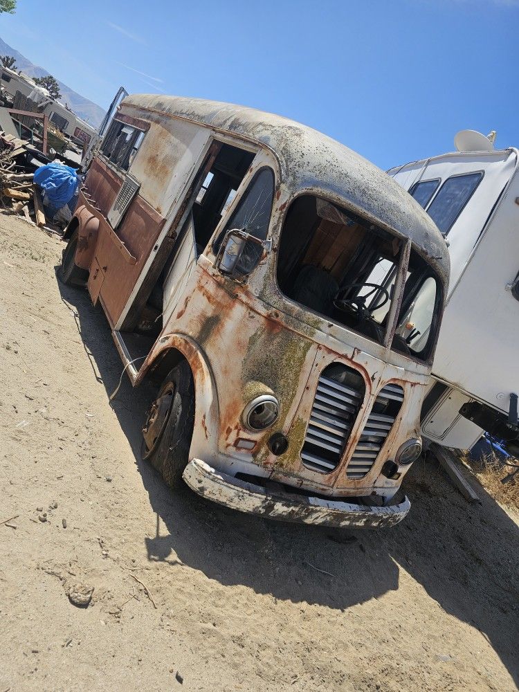 1952 International Metro Rv/pannel As Is