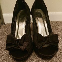 Cute Black Lace Pumps