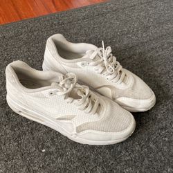 Sz 10 NIKE AIR MAX 1