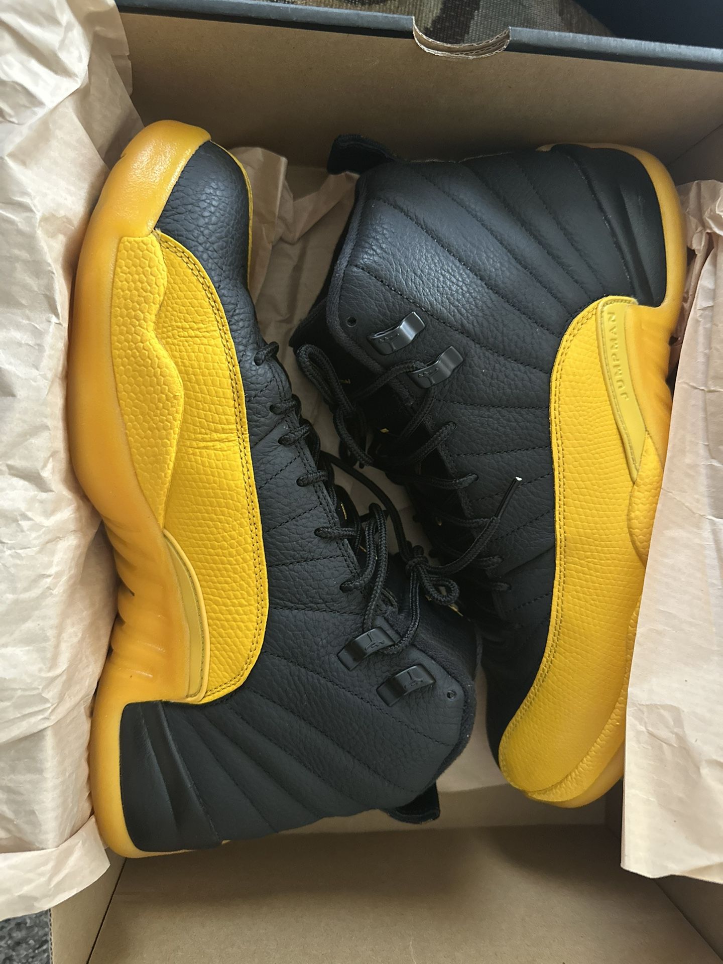 Jordan 12 University Gold /black 