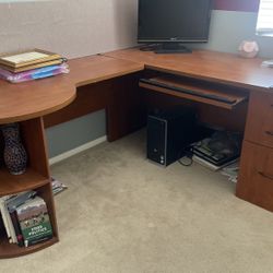 L shape/ corner desk 
