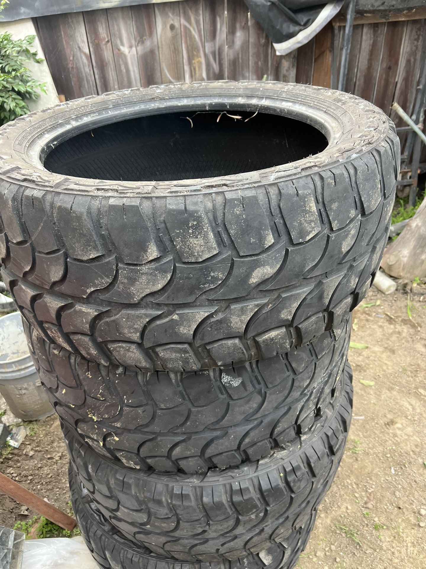 33x12.50r22lt