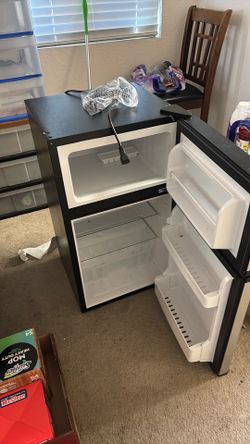SIMZLIFE Mini Fridge