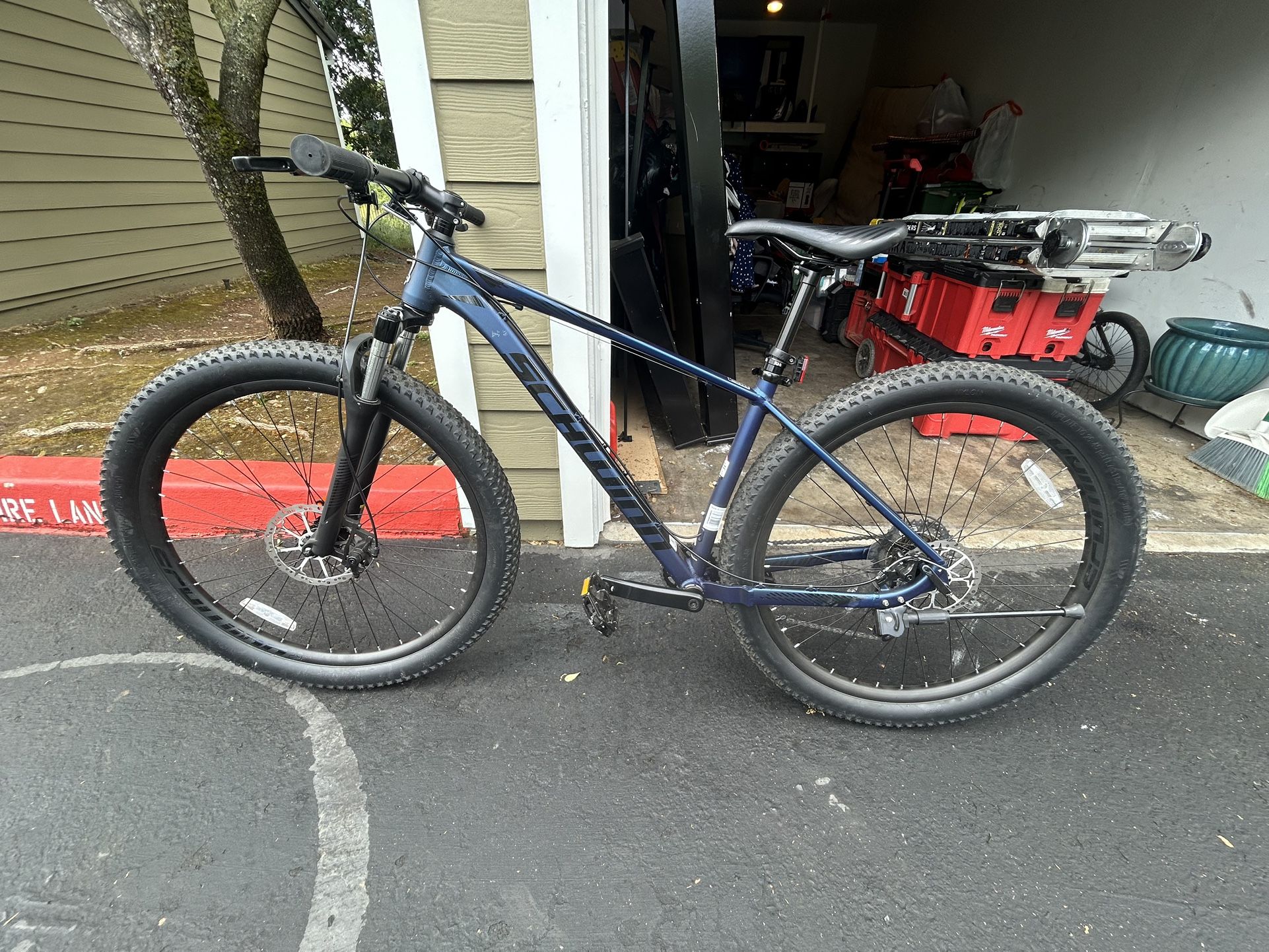 Schwinn 29 Axum Mountain Bike