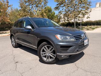 2015 Volkswagen Touareg TDI Lux - Clean title