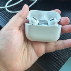 2019 AirPods Pro Acceptable Condition Comes With Ear tips