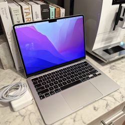 MacBook Air M2 (10-core GPU), 2TB SSD, 16 GB RAM