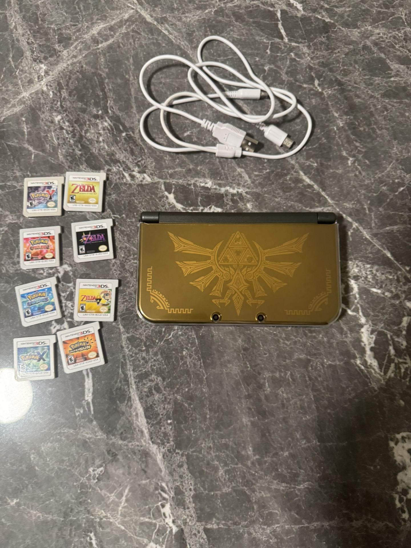 Nintendo New 3DS XL - Hyrule Edition & Pokemon Games