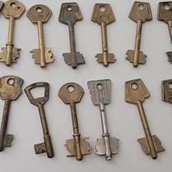 Lot Of 18 vintage Argentinian House keys And Mix Brass Lot#2