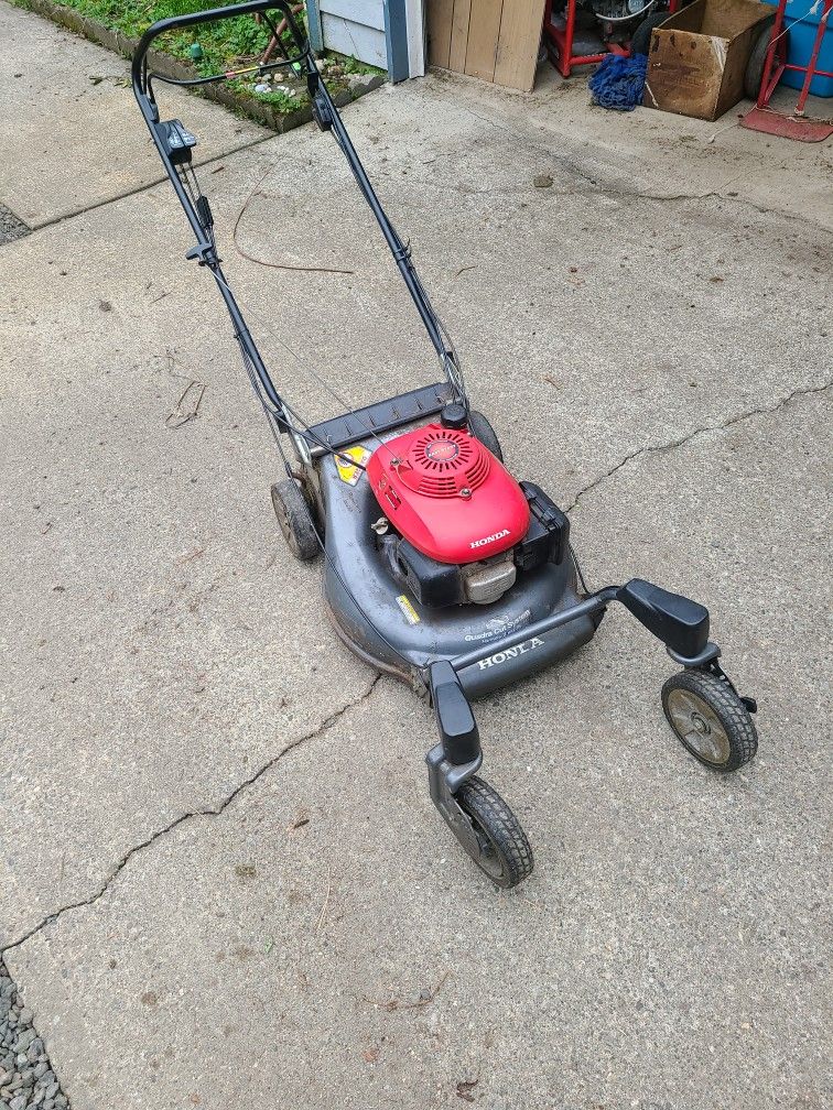 Honda Harmony II HRZ 216 Lawnmower