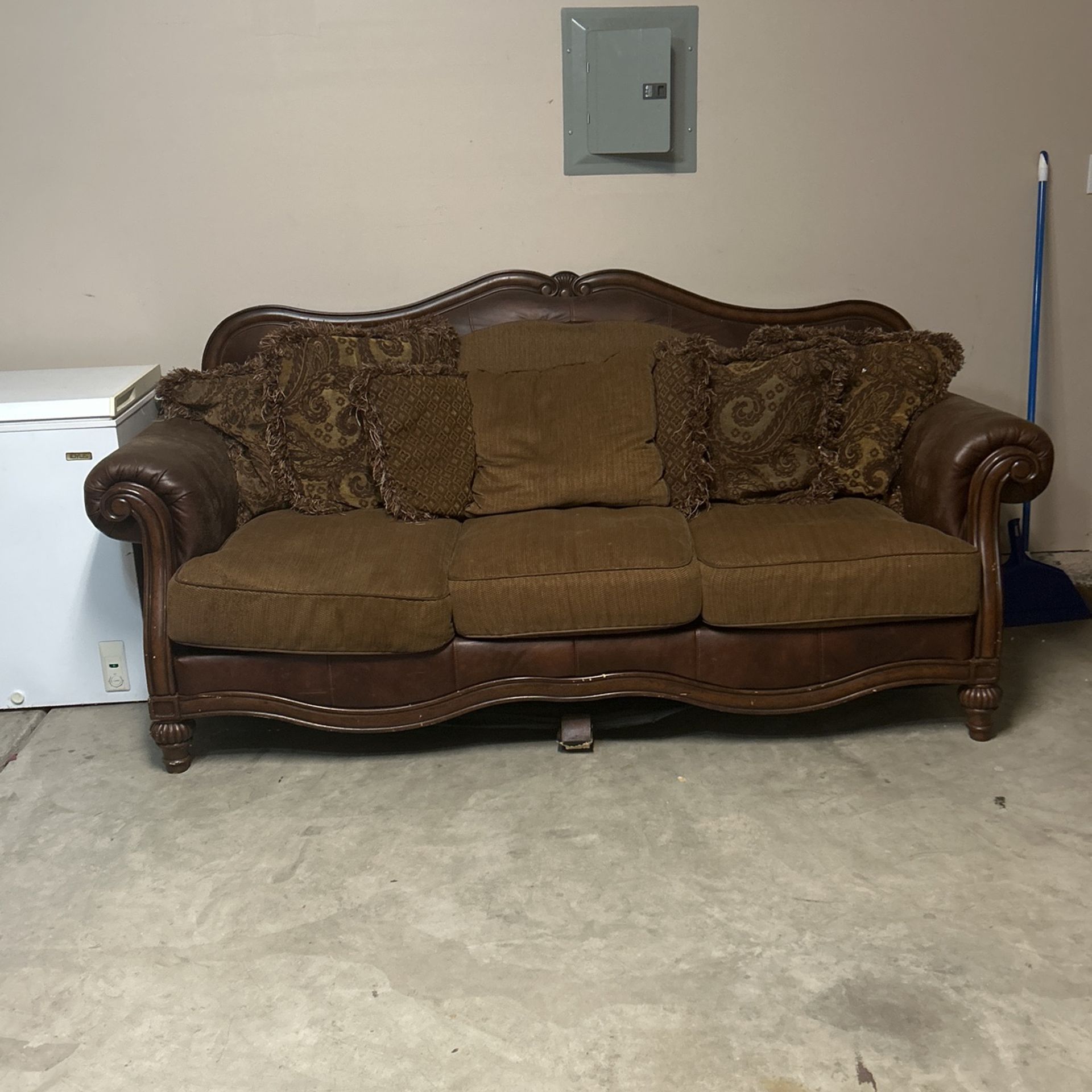 Sofa And Love Both For 100$