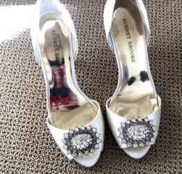 NEW! Audrey Brooke Ivory Satin Embellished Pumps