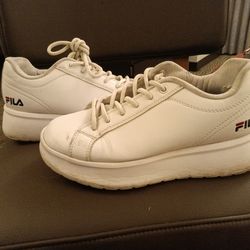 FILA SHOES SIZE 7