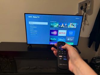 32" Roku Smart TV with Remote - Perfect Condition