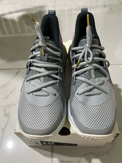 NEW in BOX Under Armour Curry sneaker