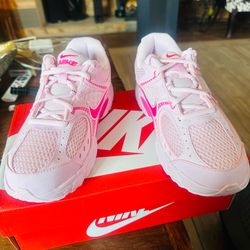 ♥️♥️Brand New Nike tennis shoes, size 7 women,,5.5 Youth♥️♥️