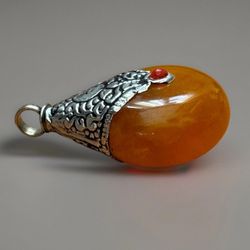 Vintage Traditional ethnic Tibetan double sided Amber resin pendant 1.2”inch & 5.69grams