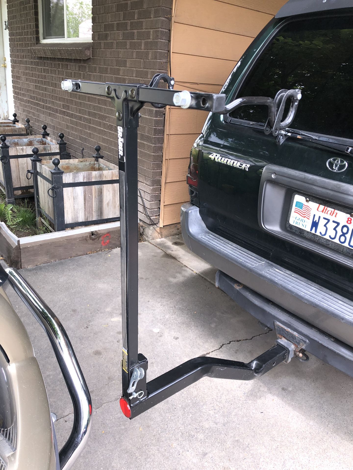 Graber Hitch Hiker 2 Bike Ball Mount Bike Rack