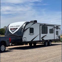 2018 Mallard M312 - Sleeps 8, Tons of Space, Outdoor Kitchen and Shower!