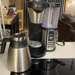 Ninja Coffee Maker With Gold Filter. Works Great. It Displays “clean” But It’s Been Cleaned 3 Times And Still Displays That.
