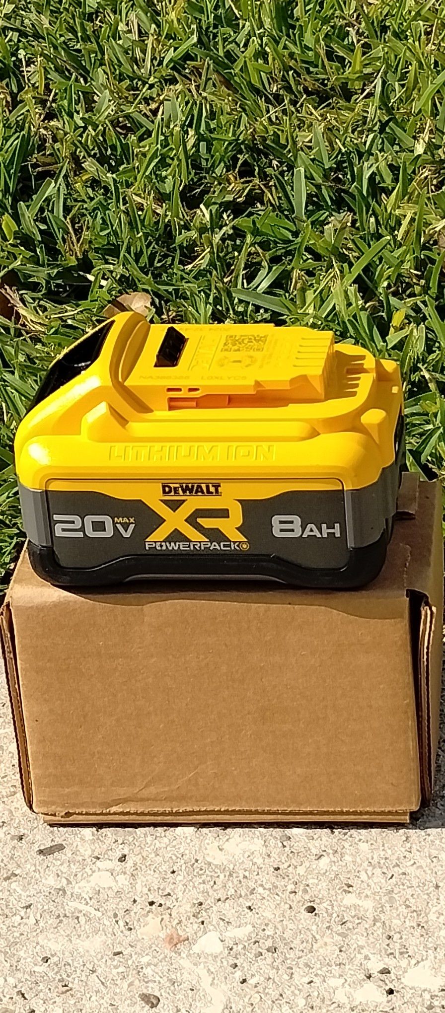 Brand New DeWalt 20v XR PowerPack 8AH Battery
