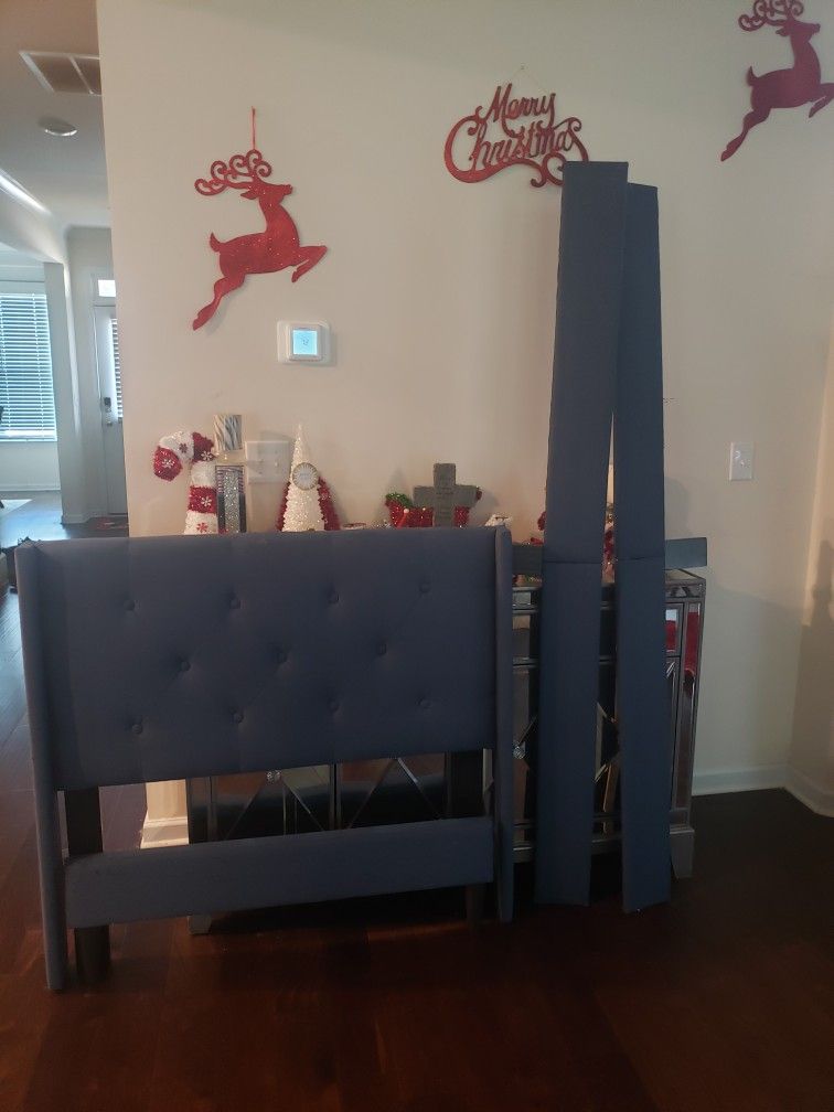 TWIN SIZE TUFTED PLATFORM BED 