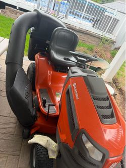 Riding lawnmower