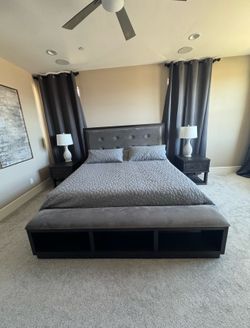 Beautiful king bed set solid wood.