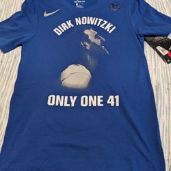Dirk Nowitzki T-shirt - Blue - Small Size Man