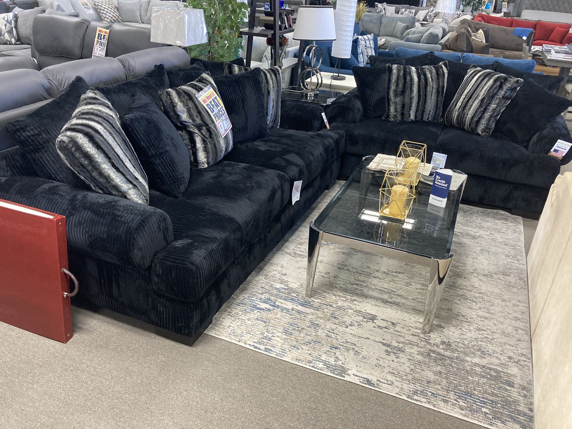 Lovely Sofa And Loveseat ✨😍 Easy Financing Available ✨🥰 Free Delivery 🚚