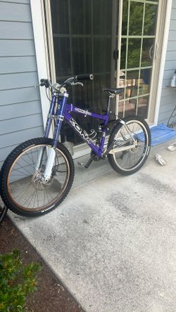 Kona stinky six full suspension mountain bike
