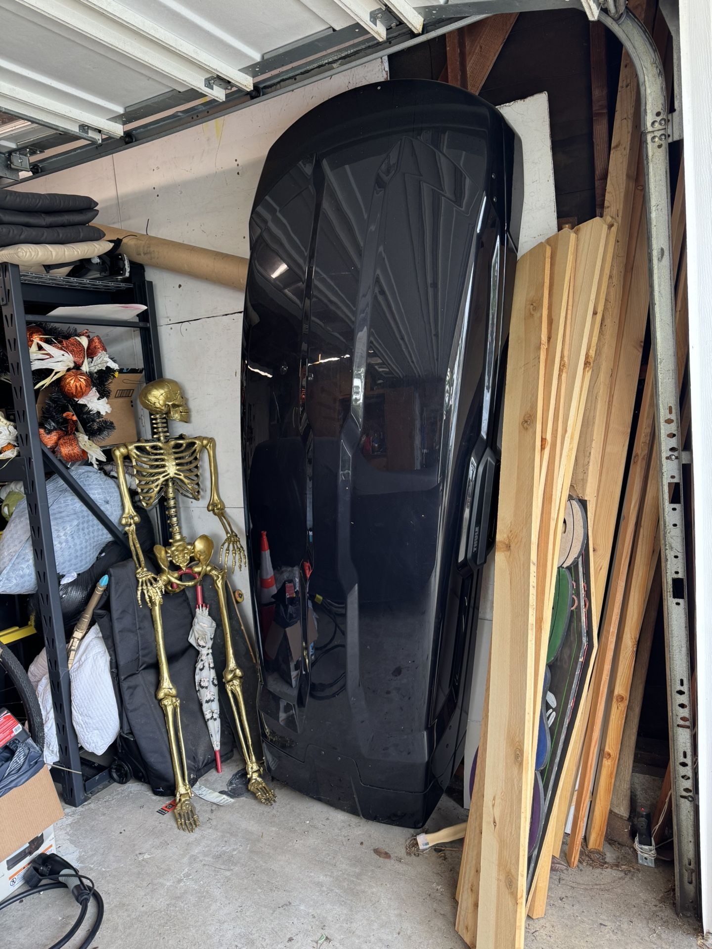 Thule Roof Box - Like New 
