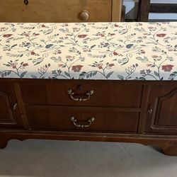 Lane Cedar- lined Hope Chest