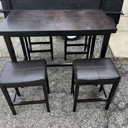 Dining table with 4 bar stools