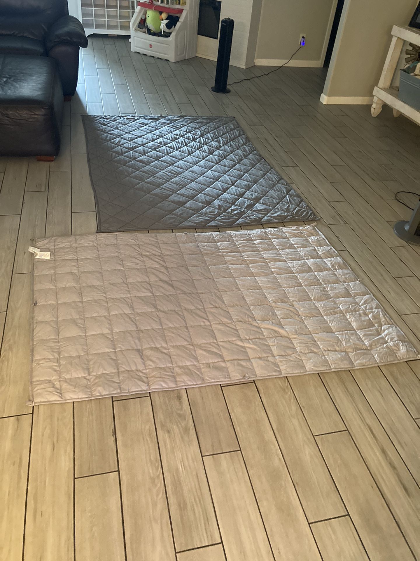2 Weighted Blankets